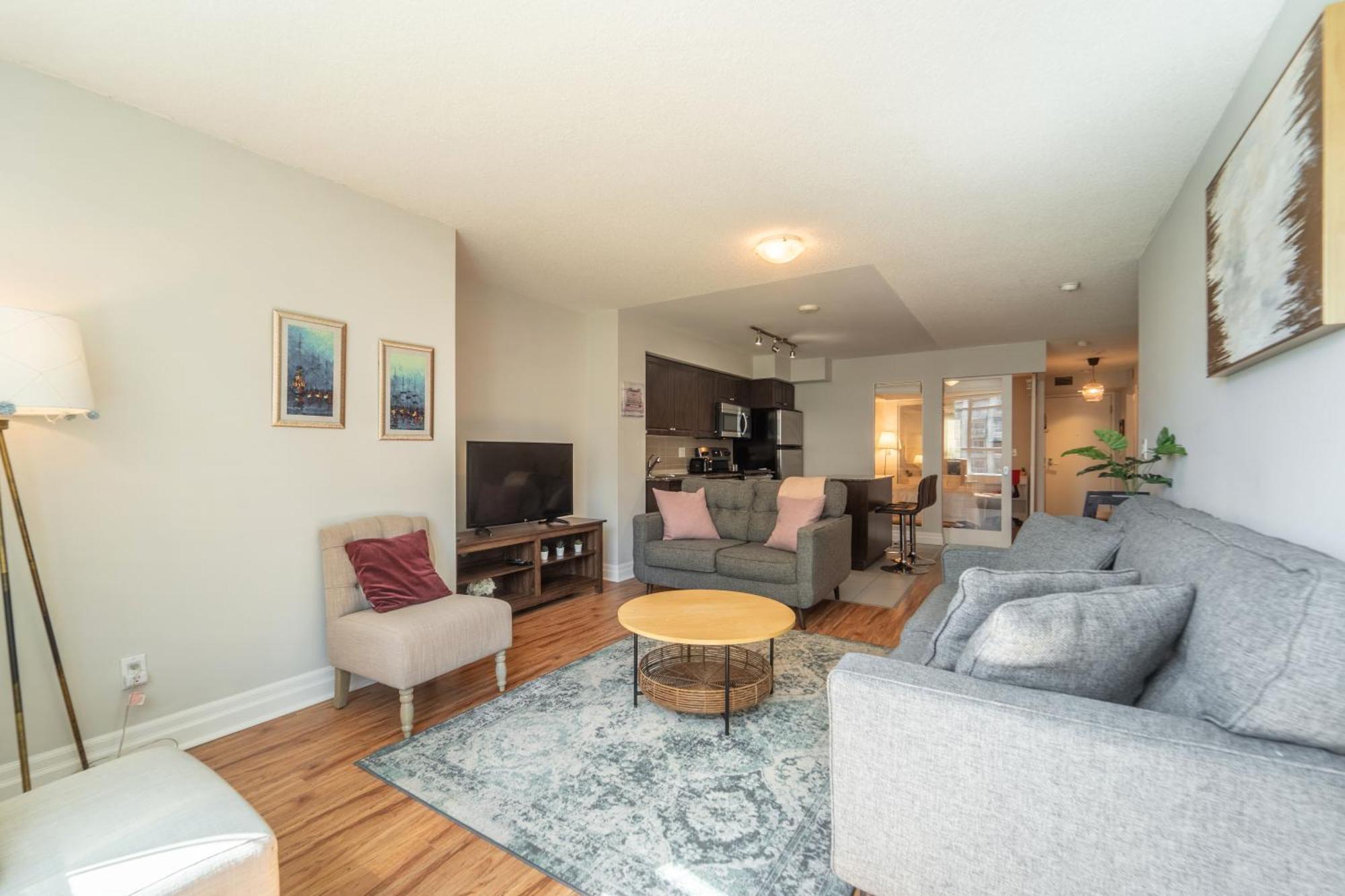 Spacious 2 Bedroom Plus Den, 2 Bath, Sleeps 5 With Balcony And Lakeview Downtown Toronto Condo 外观 照片