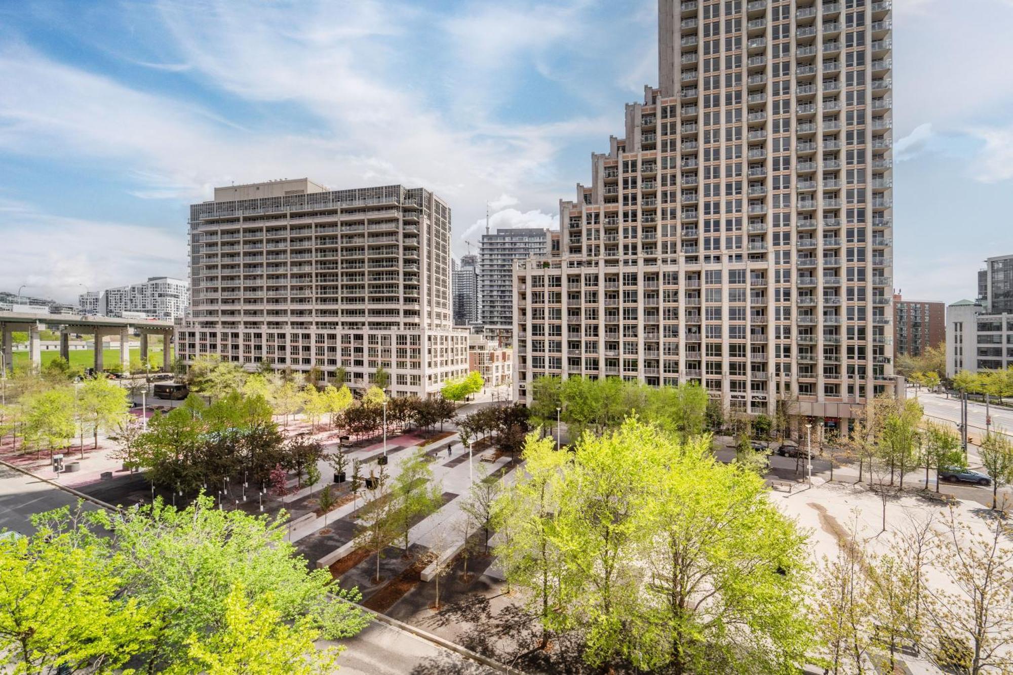 Spacious 2 Bedroom Plus Den, 2 Bath, Sleeps 5 With Balcony And Lakeview Downtown Toronto Condo 外观 照片