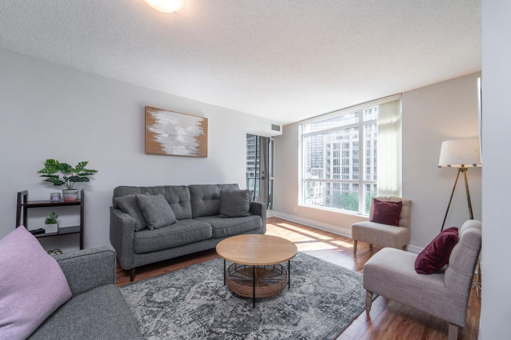 Spacious 2 Bedroom Plus Den, 2 Bath, Sleeps 5 With Balcony And Lakeview Downtown Toronto Condo 外观 照片