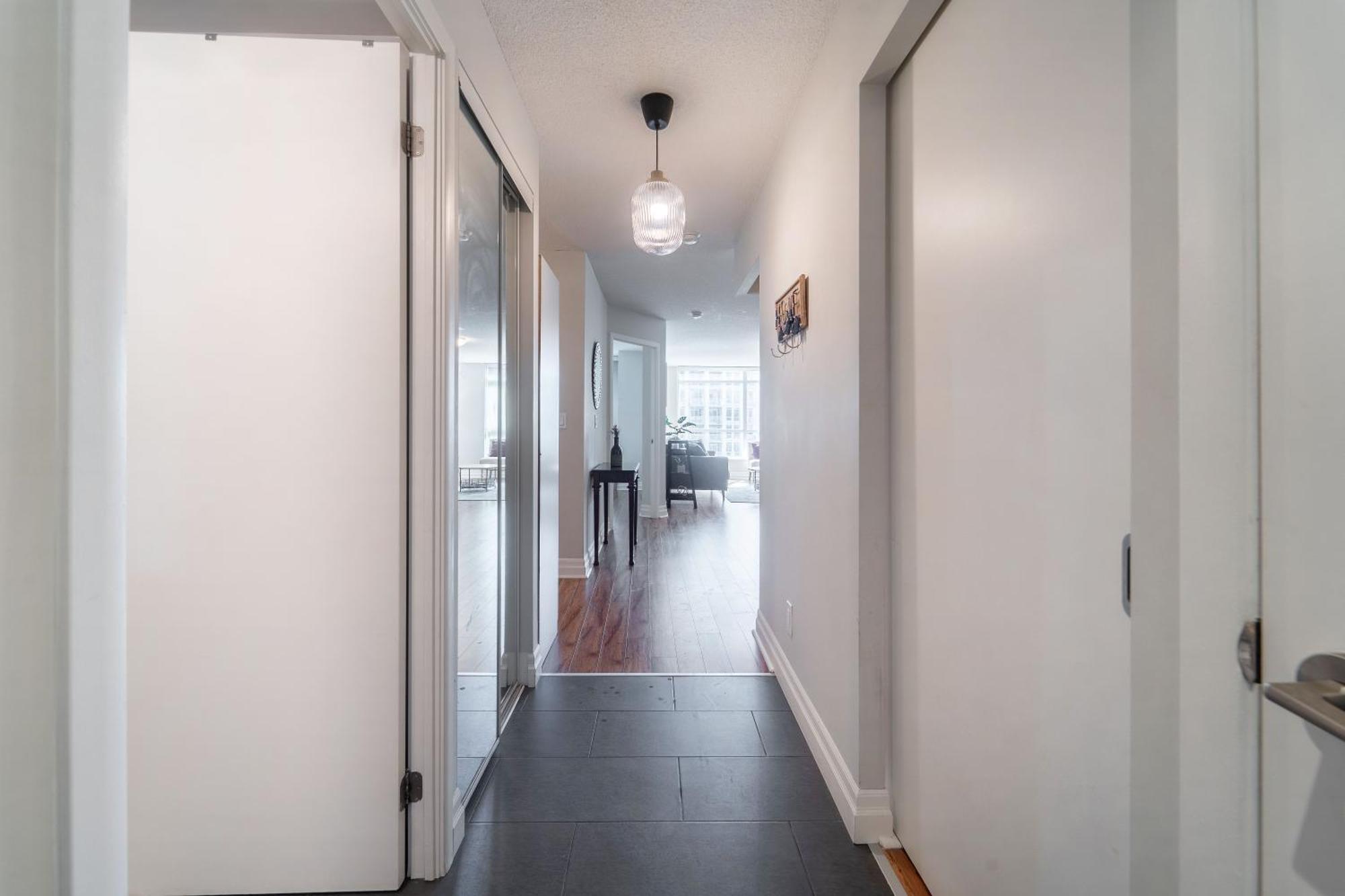 Spacious 2 Bedroom Plus Den, 2 Bath, Sleeps 5 With Balcony And Lakeview Downtown Toronto Condo 外观 照片