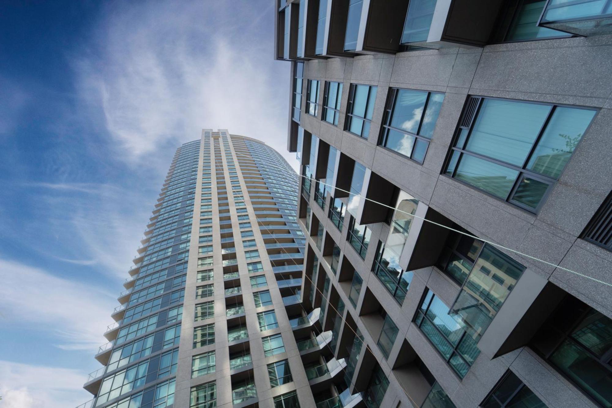 Spacious 2 Bedroom Plus Den, 2 Bath, Sleeps 5 With Balcony And Lakeview Downtown Toronto Condo 外观 照片